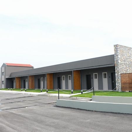 Comfort Suites & Rooms 라리사 외부 사진